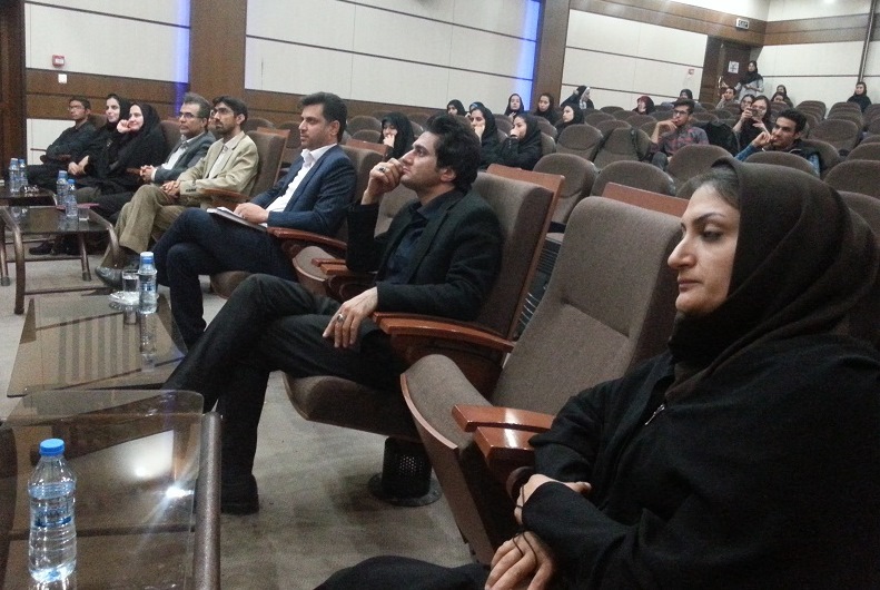 تریبون آزاد با موضوع چالش های روابط دختر و پسر در دانشگاه پیام نور شیراز
