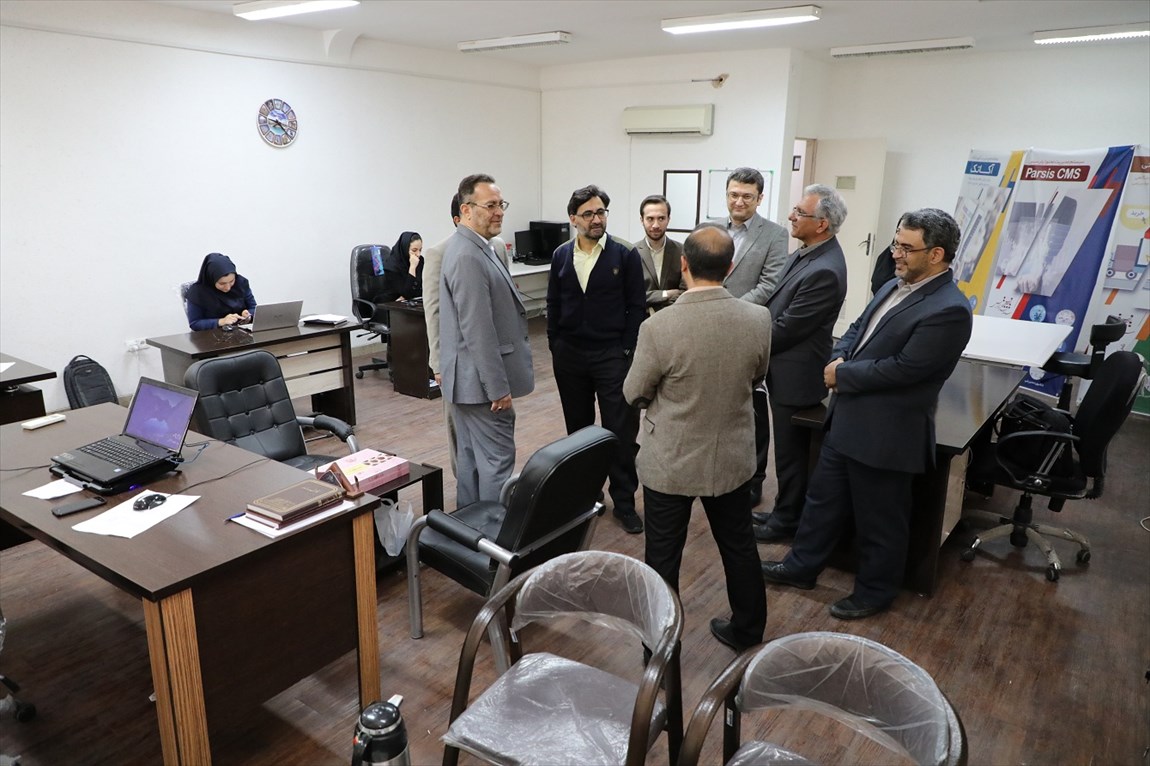 توسط معاون تحقیقات، فناوری و نوآوری دانشگاه آزاد اسلامی صورت گرفت؛ بازدید از مرکز رشد واحدهای فناور دانشگاه آزاد اسلامی واحد شیراز
