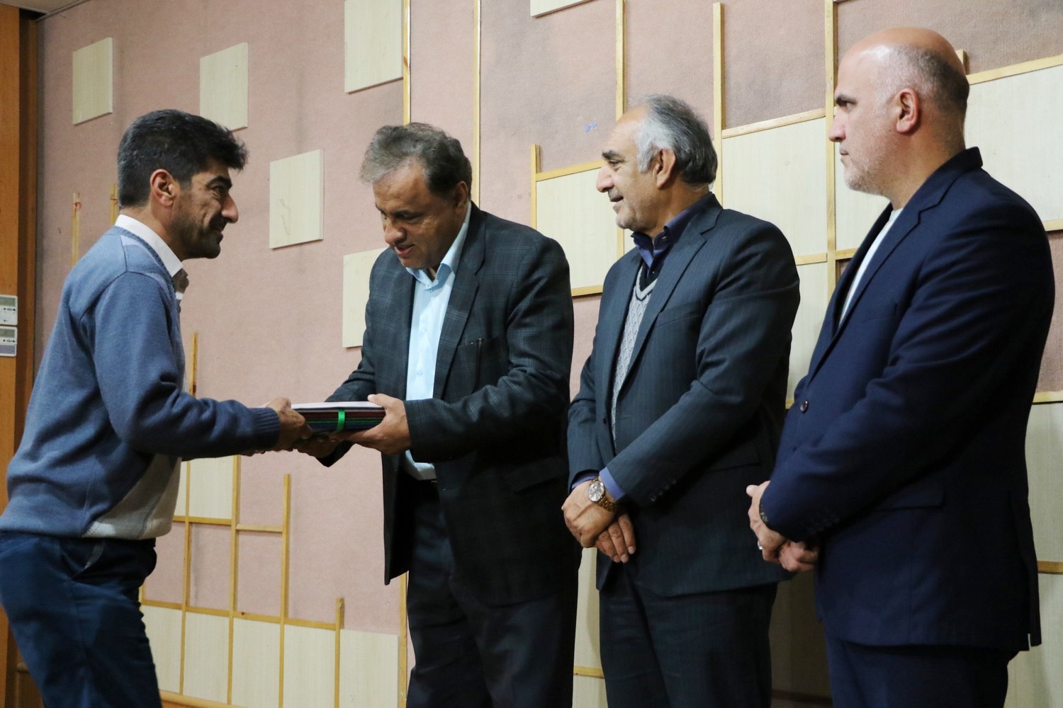 آیین تجلیل جوانان فعال در سیل شهرک سعدی برگزار شد/ راه اندازی سینما دیجیتال فرهنگسرای طاووسیه