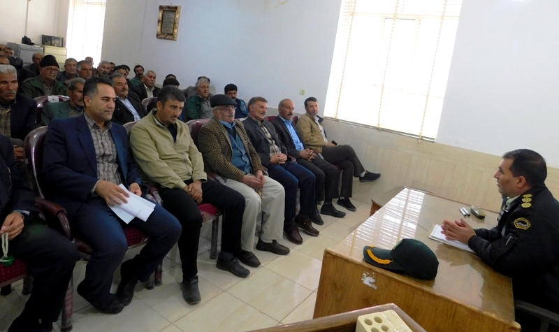 نشست صمیمی فرمانده انتظامی اقلید با کشاورزان