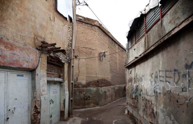 رفع مشکلات محلات بافت فرسوده شیراز را پیگیری می‌کنیم