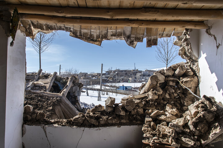 بیمه، خسارت‌ زلزله‌زدگان قطور را تا پایان سال پرداخت می‌کند