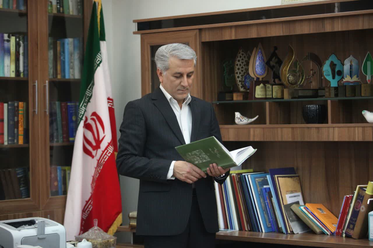 به زودی المان پایتختی کتاب ایران، در شهر شیراز رونمایی و نصب می شود/ راه اندازی شورای سیاستگذاری کسب عنوان پایتختی کتاب جهان