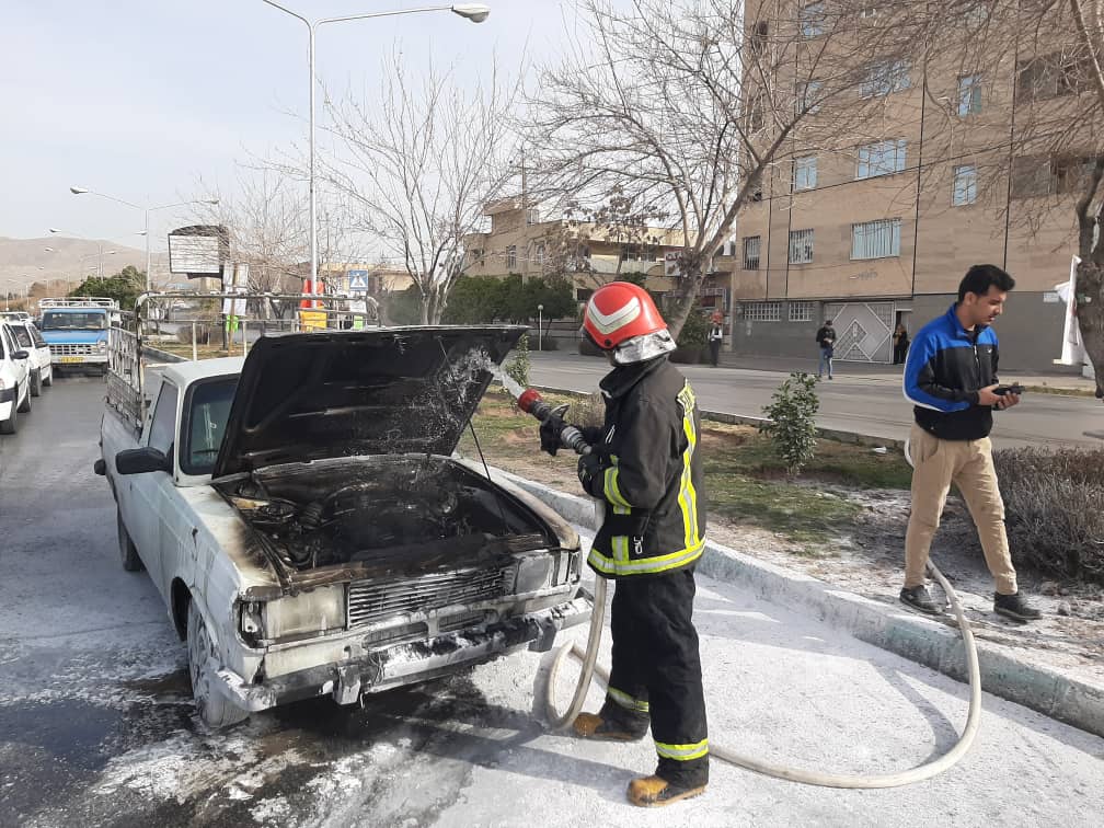 خودروی سواری در شیراز طعمه آتش شد