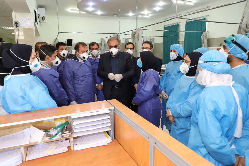 بازدید استاندار فارس و رییس دانشگاه علوم پزشکی شیراز از بیمارستان حضرت علی اصغر(ع) و تقدیر از کارکنان این مرکز به پاس تلاش در راه درمان بیماران مبتلا به ویروس کرونا