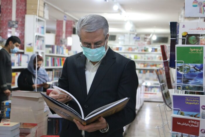 قفسه کتابخانه‌ها در روز پایانی هفته کتاب فارس پربار شد