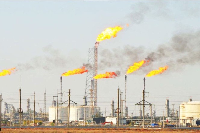 سوزاندن گازهای همراه در نیجریه معادل سالانه ۳۱۳ میلیون بشکه نفت