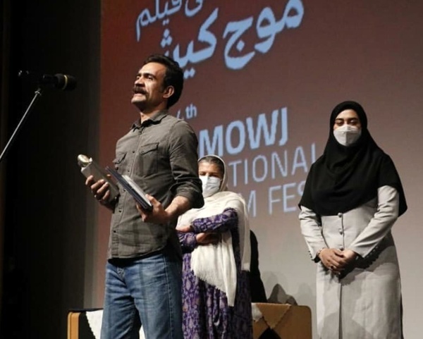 کارگردان شیرازی جایزه‌اش را به زنان ایلِ قشقایی تقدیم کرد