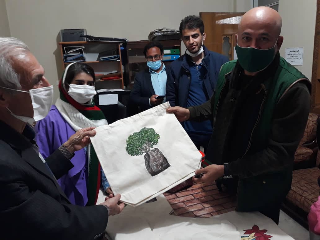 افتتاح کارگاه تولیدکیسه های پارچه ای سبز در ارسنجان