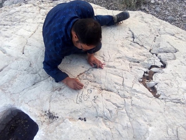 پنج کتیبه سنگ گور پهلوی مربوط به بهدینان زرتشتی درنقش رستم کشف شد
