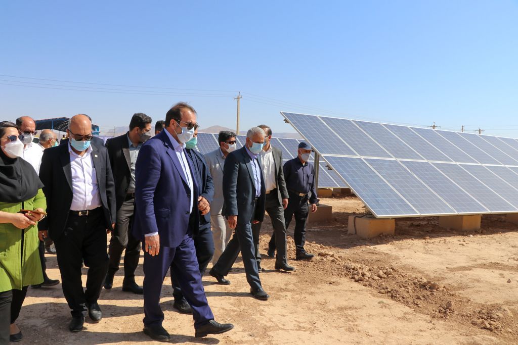 نیروگاه خورشیدی شهرک صنعتی سروستان افتتاح شد