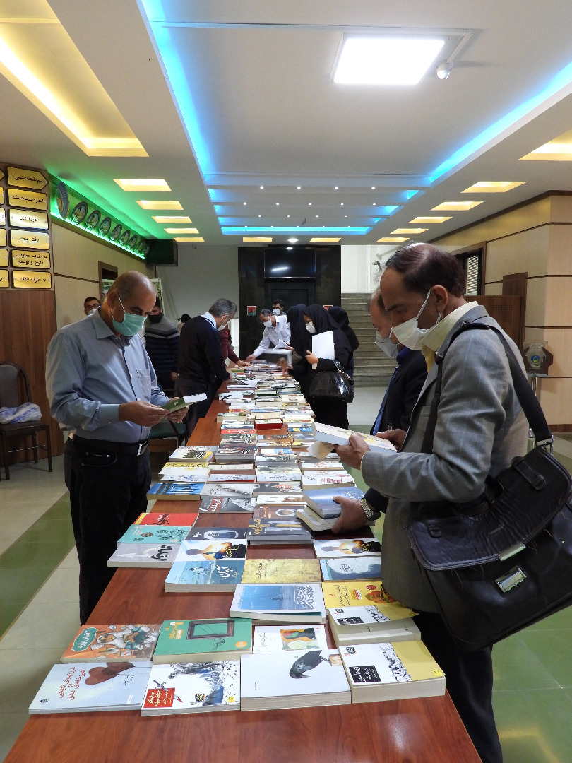 برپایی نمایشگاه کتاب در شرکت برق منطقه ای فارس