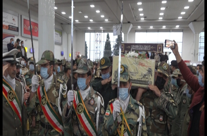 مراسم استقبال ۹ شهید دفاع مقدس درفرودگاه شهید دستغیب برگزارشد