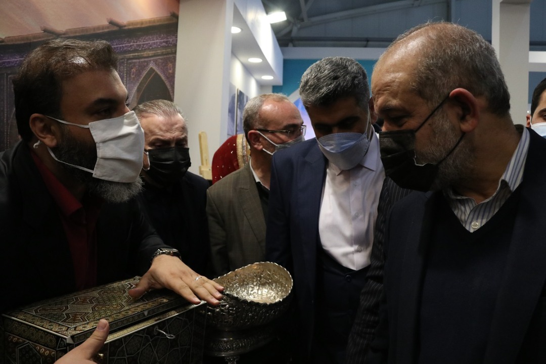 رونمایی از ۳ اثر فاخر صنایع‌دستی فارس با حضور وزیر کشور