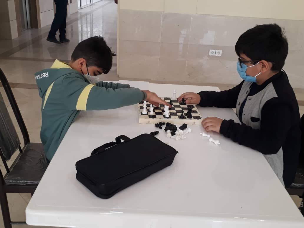 مسابقه شطرنج  نابینایان و کم بینایان شیراز با همکاری شهرداری