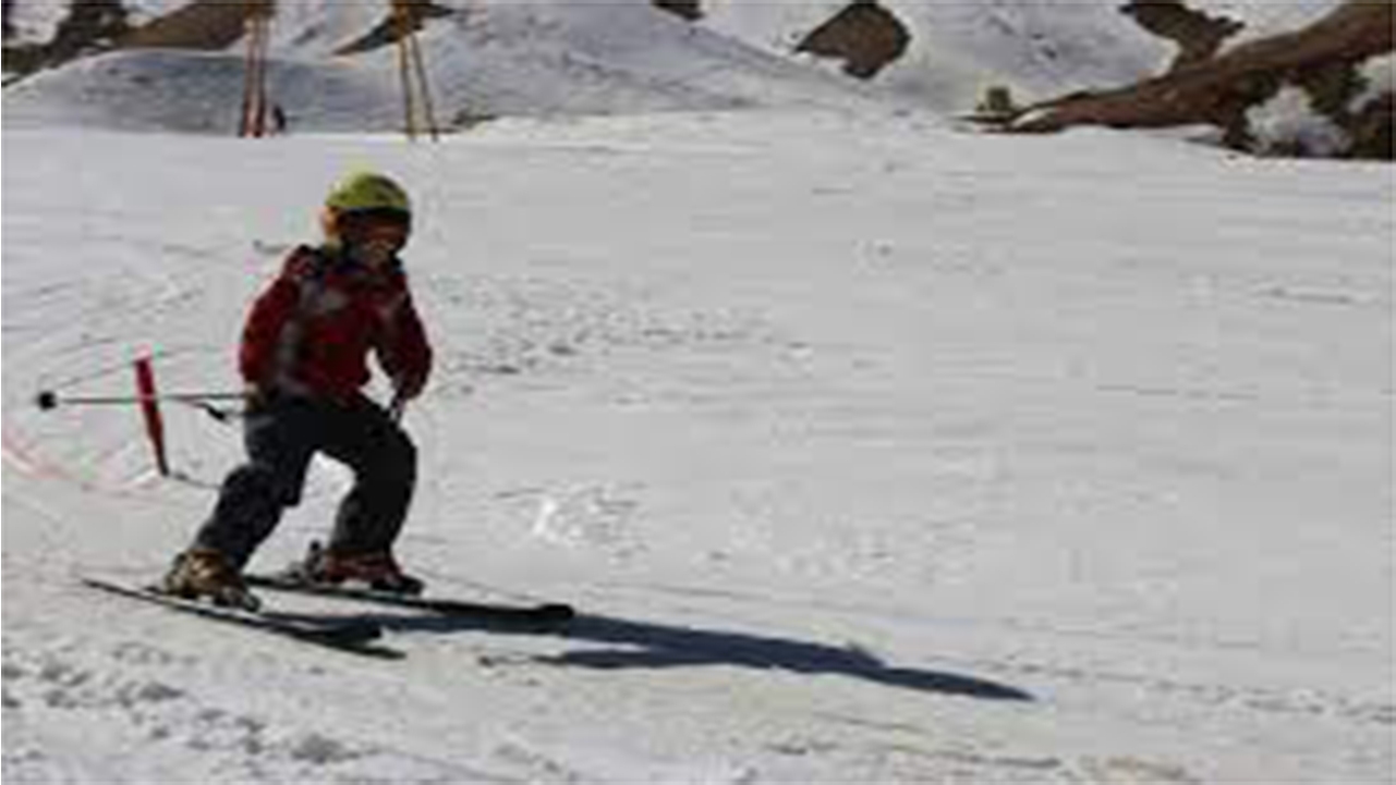 کودکان توانمندی خودرادر رشته اسکی روی برف به نمایش گذاشتند