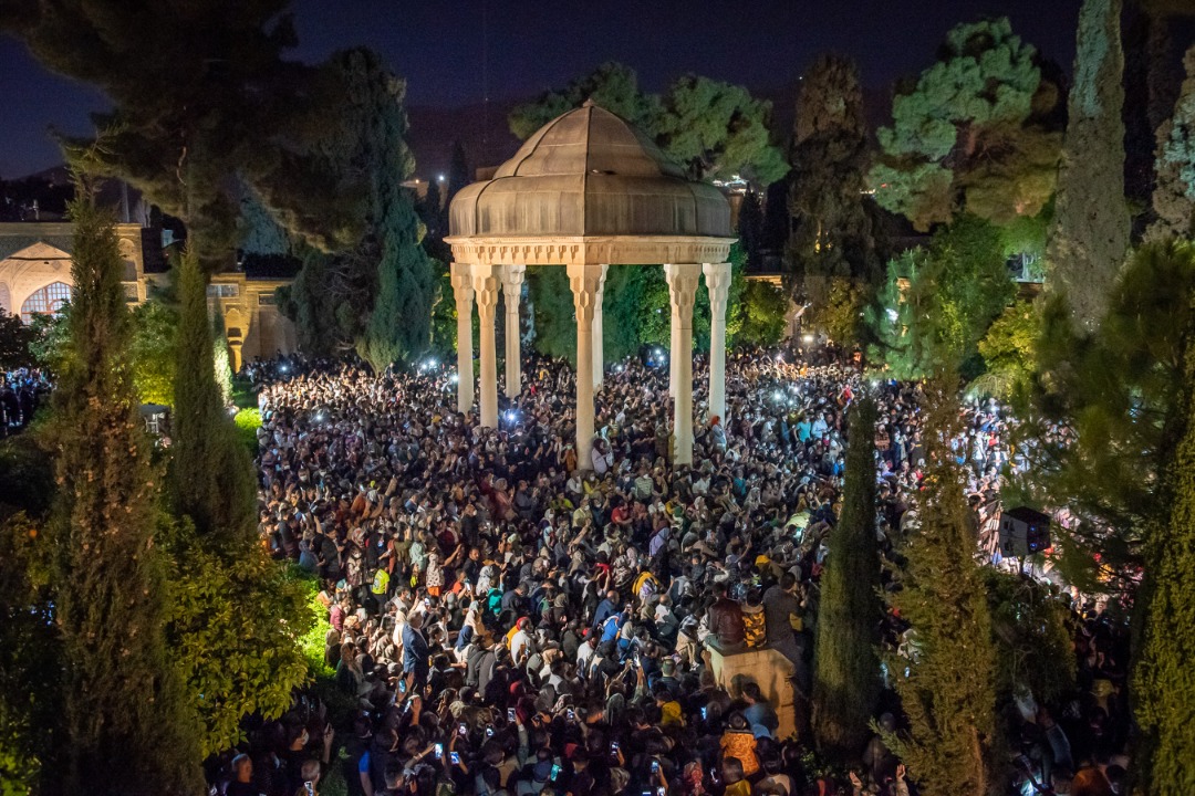 لحظه سال‌تحویل ۴۰ هزار نفر بازدیدکننده در حافظیه حضور داشتند