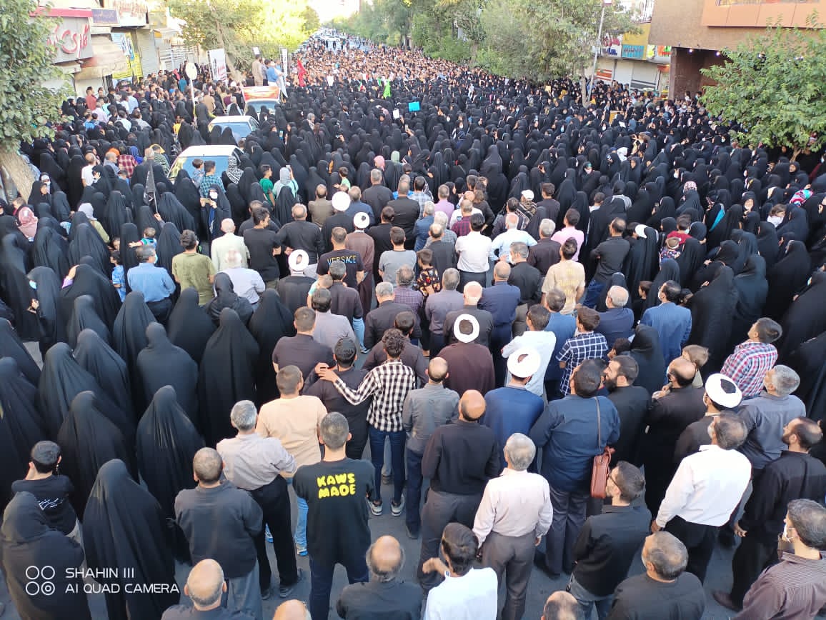 تجمع خودجوش غیرت مندان شیراز در محکومیت اهانت به آمران معروف