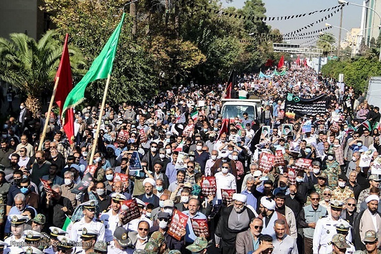 تشییع پیکر شهدای حادثه تروریستی در شیراز برگزار شد