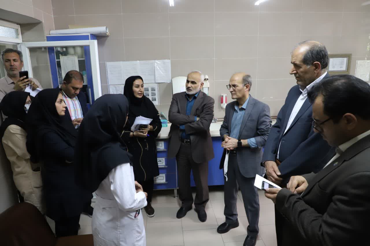 بازدید معاون بهداشت وزارت بهداشت از آزمایشگاه رفرانس استانی سل و بیماری های ریوی در شیراز