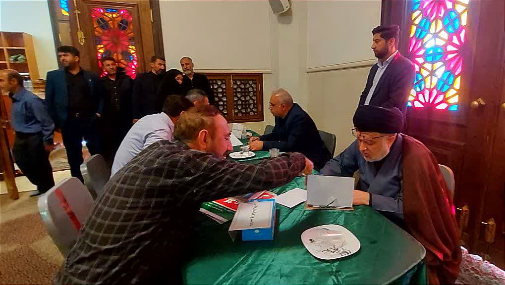 رئیس کل دادگستری فارس در میز خدمت مسئولین در نماز جمعه‌‌ شیراز