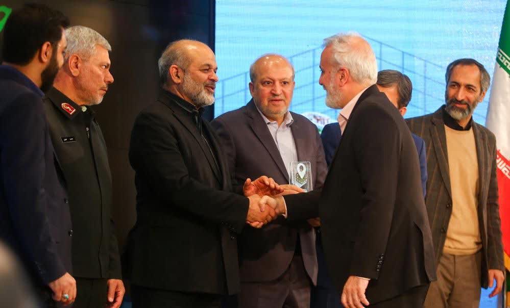 در همایش روز ملی حمل و نقل شهرداری شیراز از سوی وزیر کشور به عنوان شهرداری برتر مورد تقدیر قرار گرفت