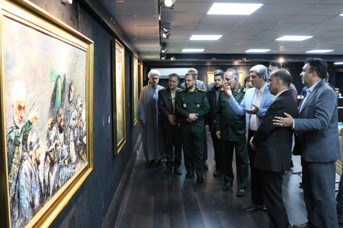 نمایشگاه نقاشی «مناظری از بهشت» با موضوع شهدای محور مقاومت در شیراز آغاز به کار کرد