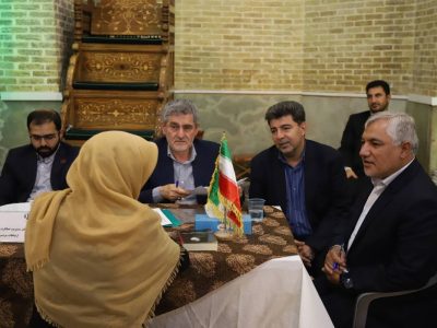 میزخدمت و ملاقات با مردم در مسجد تاریخی وکیل شیراز