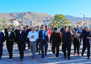 پیاده‌روی خانوادگی با محوریت گلزار شهدا نماد همبستگی اجتماعی و نشاط شهری است
