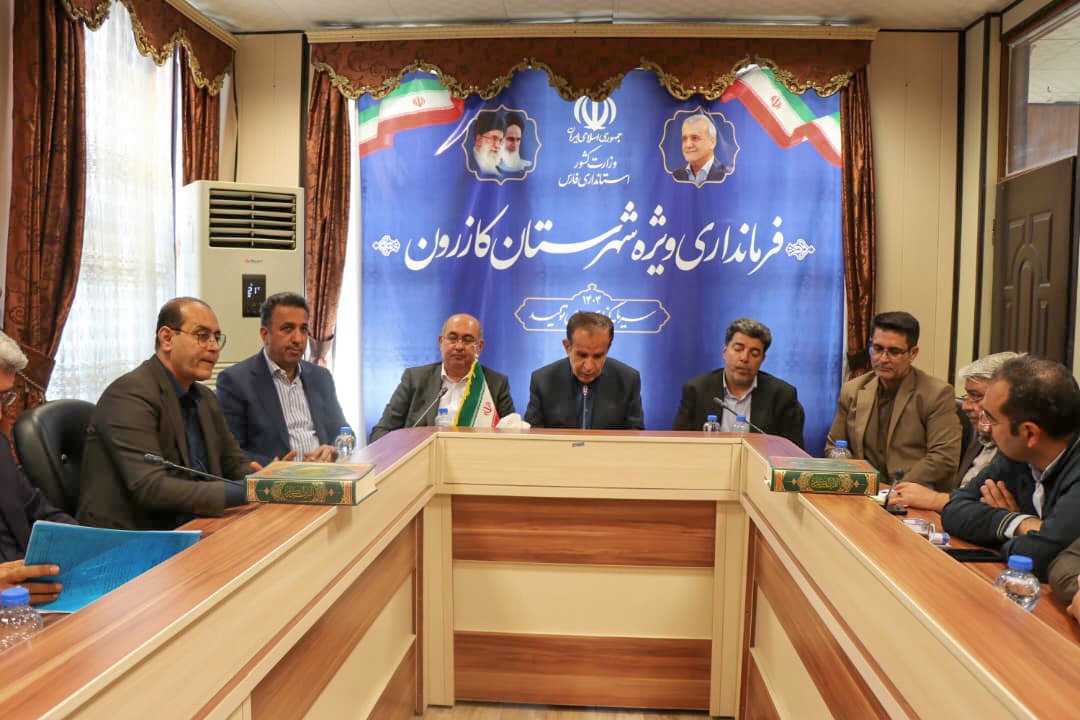 مدیرکل راه و شهرسازی فارس از پروژه‌های نهضت ملی مسکن و راهسازی شهرستان کازرون بازدید کرد