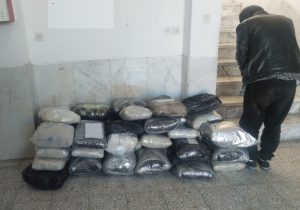 ضربه مهلک به قاچاقچی توسط پلیس داراب و کشف ۴۳۶ کیلو تریاک