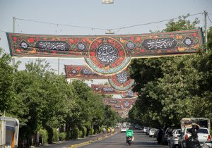 استقبال شیراز از محرم؛ از فضاسازی گسترده شهری تا رویدادهای هنری عاشورایی/ایستادگی مردم در برابر فشارها و حفظ روحیه مقاومت، ریشه در فرهنگ عاشورا دارد