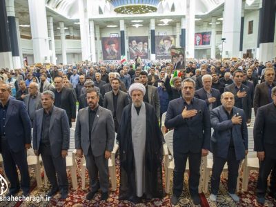 به روایت تصویر؛ اجتماع بزرگ و سوگواری مسئولان و کارکنان دستگاه‌های مختلف شیراز در رثای امام شهید(رضوان الله علیه) در سوّمین حرم اهل‌بیت علیهم السلام