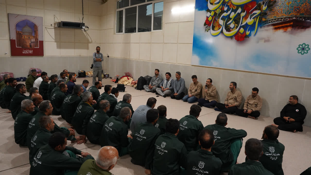 افتخارِ خادمی در جغرافیای اربعین/ خدمت پاکبانان شیرازی در شلمچه، جلوه‌ای از ایثار و عشق به زائران اربعین حسینی(ع)