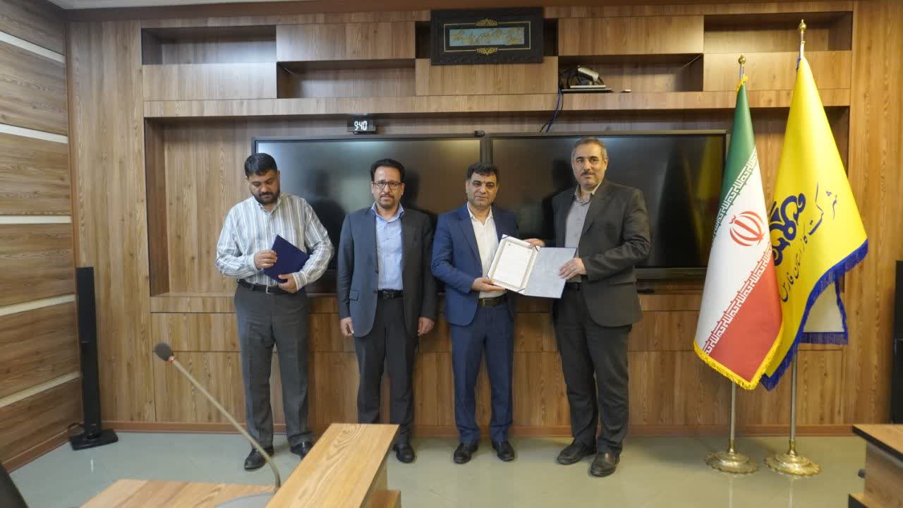 تقدیر معاون بسیج و امور استانهای سازمان پدافند غیرعامل کشور از مدیرعامل شرکت گاز استان فارس تقدیر معاون بسیج و امور استانهای سازمان پدافند غیرعامل کشور از مدیرعامل شرکت گاز استان فارس