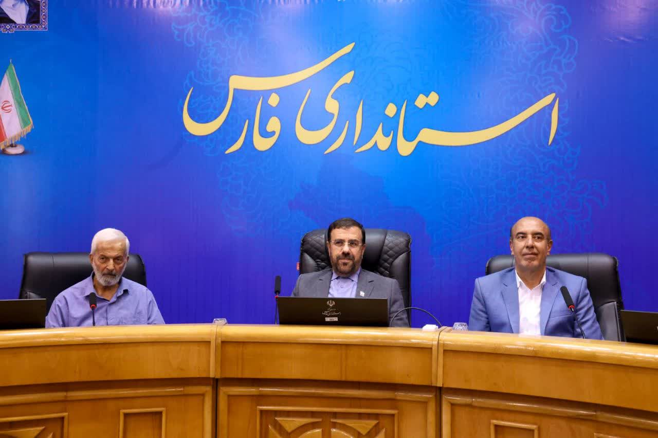 تقدیر از فعالان ستادهای اقامه نماز دستگاه‌های اجرایی در شورای اقامه نماز استان / حسینعلی امیری: عبور از ظواهر و دستیابی به جوهر نماز انسان تراز اسلام را می‌سازد/ نماز ستون انتظام‌بخشی به حیات فردی و مناسبات اجتماعی است